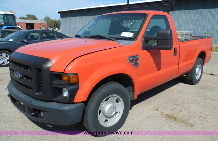 image for item E7955 2008 Ford F250 Super Duty XL pickup truck