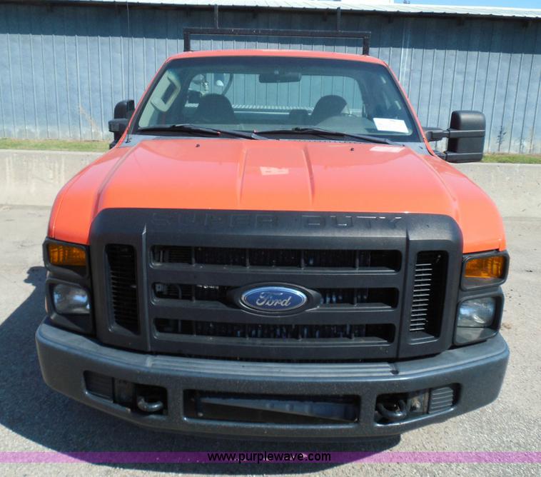 image for item E7955 2008 Ford F250 Super Duty XL pickup truck