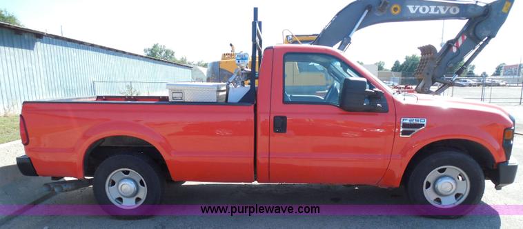 image for item E7955 2008 Ford F250 Super Duty XL pickup truck