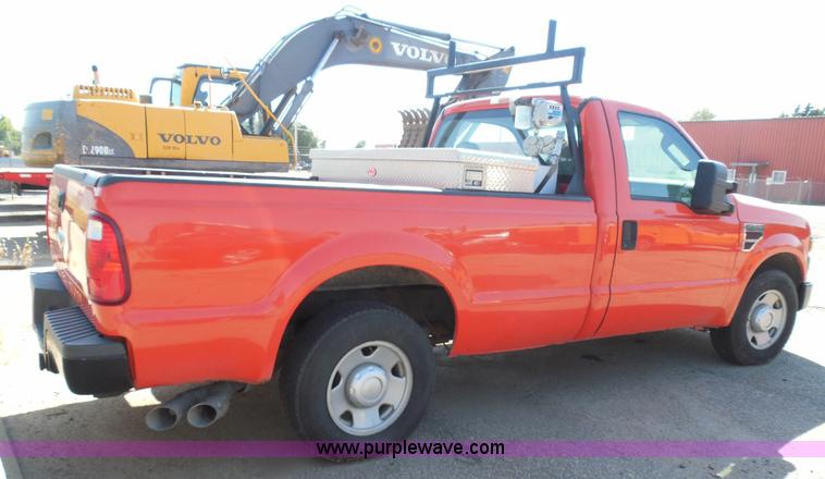 image for item E7955 2008 Ford F250 Super Duty XL pickup truck