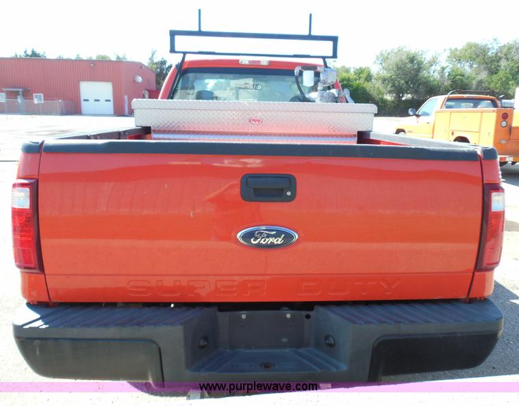 image for item E7955 2008 Ford F250 Super Duty XL pickup truck