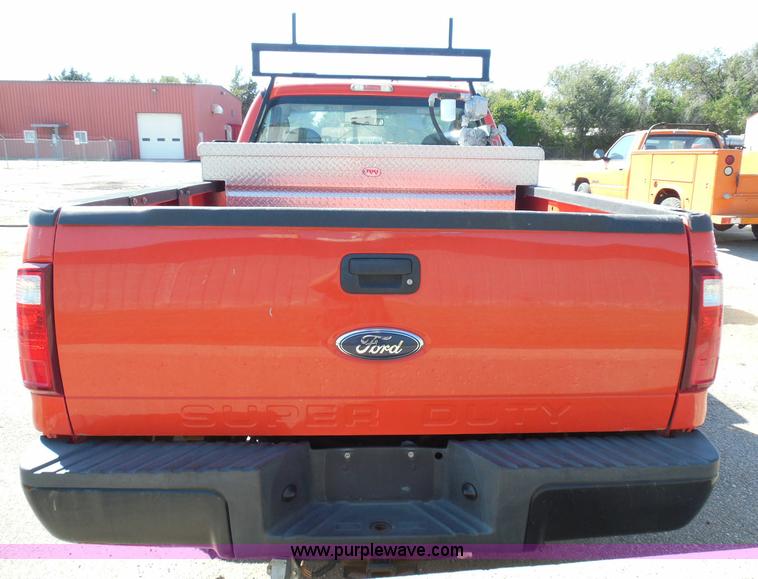 image for item E7955 2008 Ford F250 Super Duty XL pickup truck