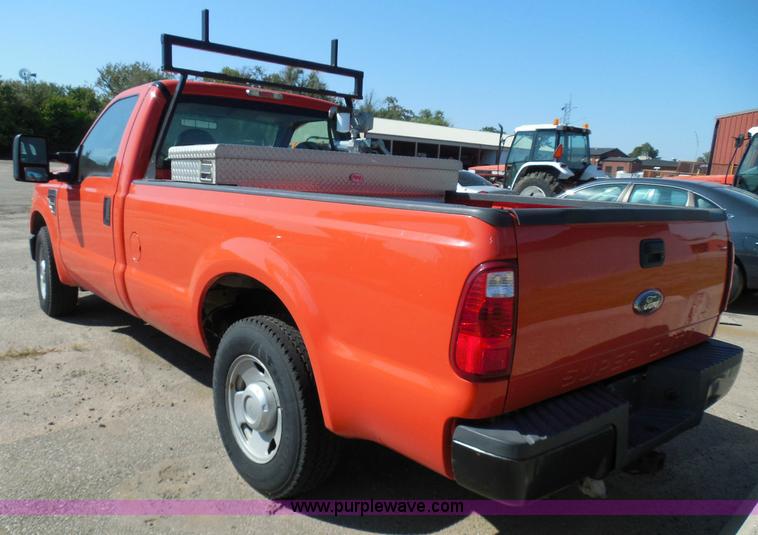 image for item E7955 2008 Ford F250 Super Duty XL pickup truck