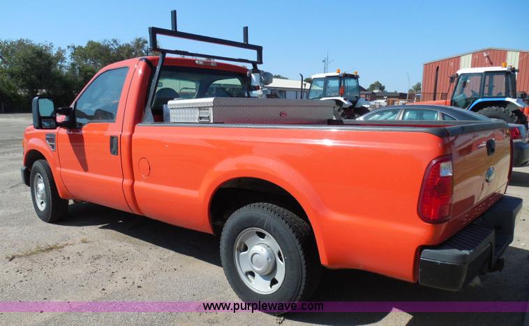 image for item E7955 2008 Ford F250 Super Duty XL pickup truck