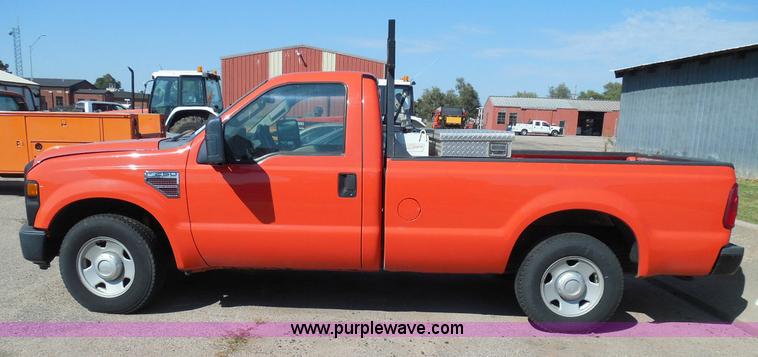 image for item E7955 2008 Ford F250 Super Duty XL pickup truck