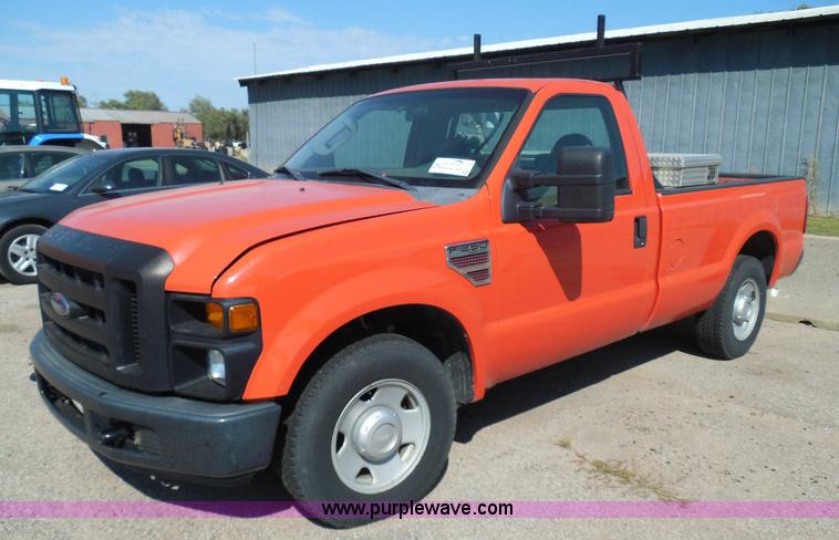 image for item E7955 2008 Ford F250 Super Duty XL pickup truck