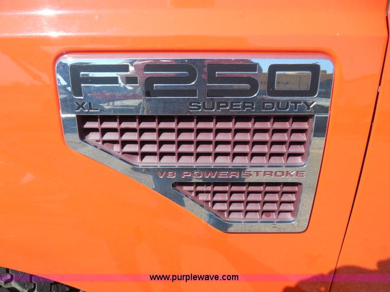 image for item E7955 2008 Ford F250 Super Duty XL pickup truck
