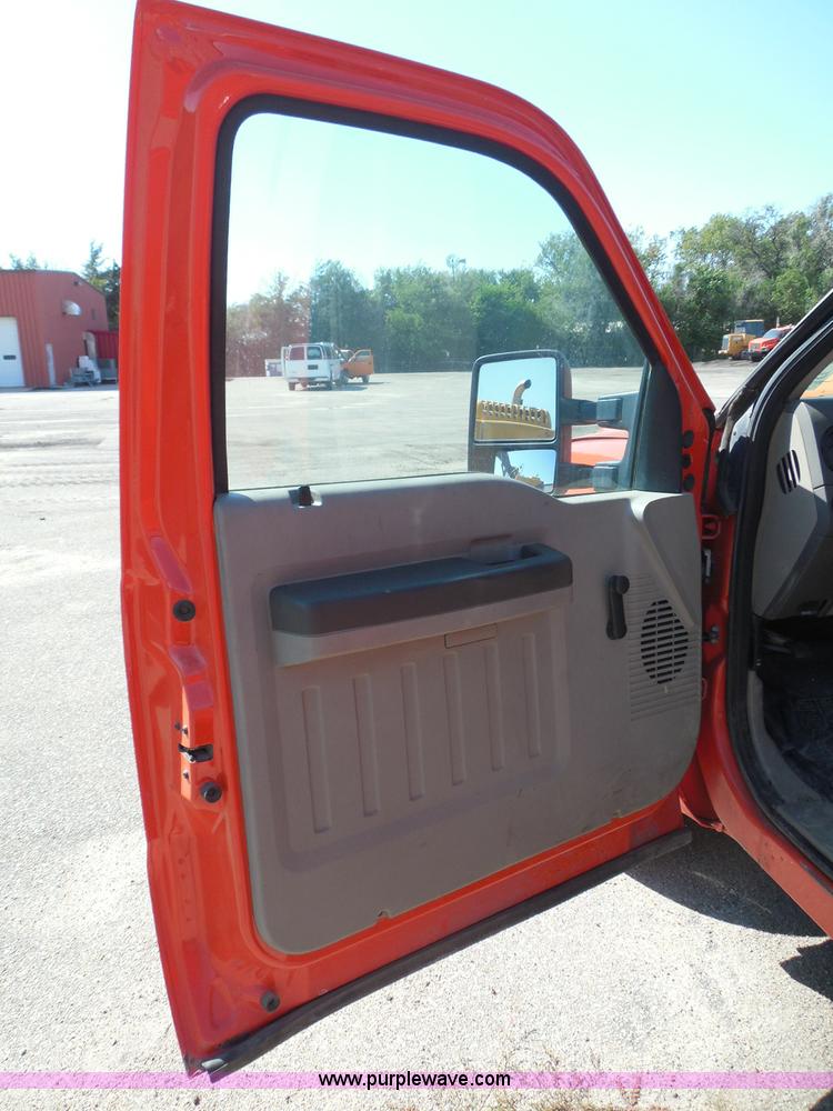 image for item E7955 2008 Ford F250 Super Duty XL pickup truck