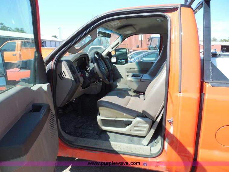 image for item E7955 2008 Ford F250 Super Duty XL pickup truck
