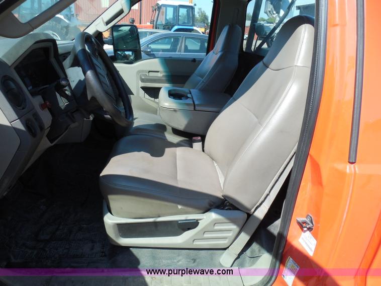 image for item E7955 2008 Ford F250 Super Duty XL pickup truck
