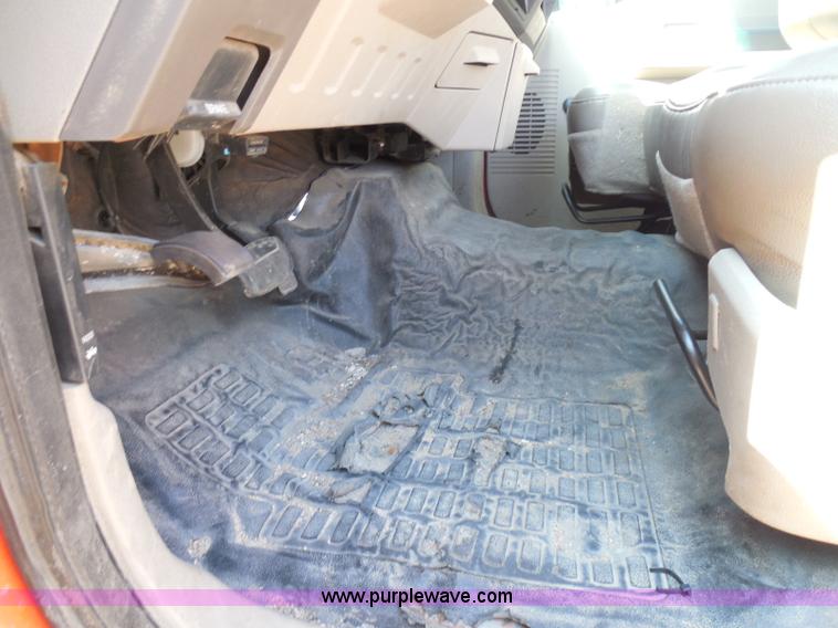 image for item E7955 2008 Ford F250 Super Duty XL pickup truck