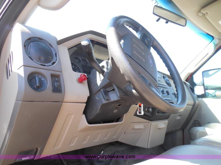 image for item E7955 2008 Ford F250 Super Duty XL pickup truck