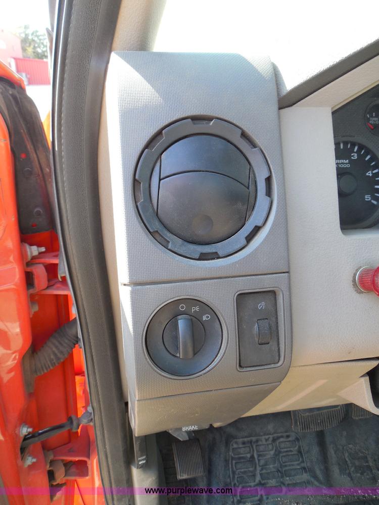 image for item E7955 2008 Ford F250 Super Duty XL pickup truck