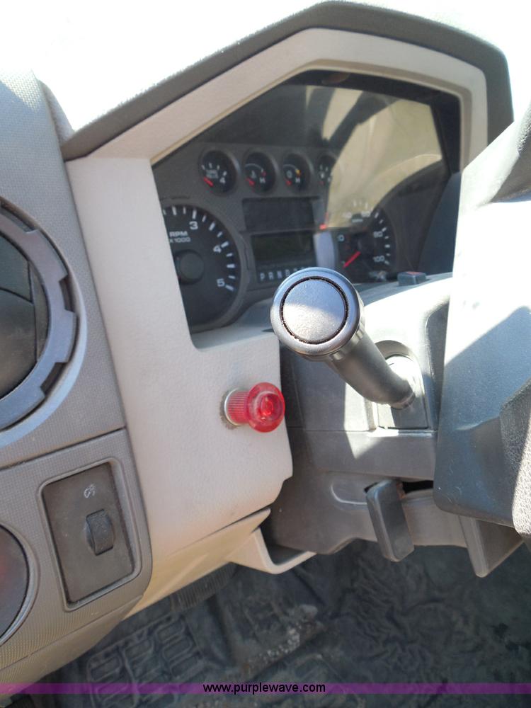 image for item E7955 2008 Ford F250 Super Duty XL pickup truck