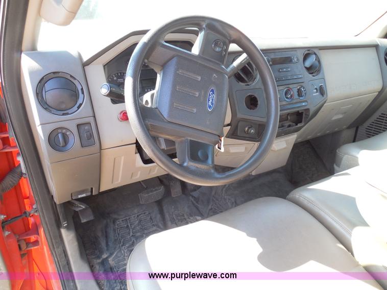 image for item E7955 2008 Ford F250 Super Duty XL pickup truck