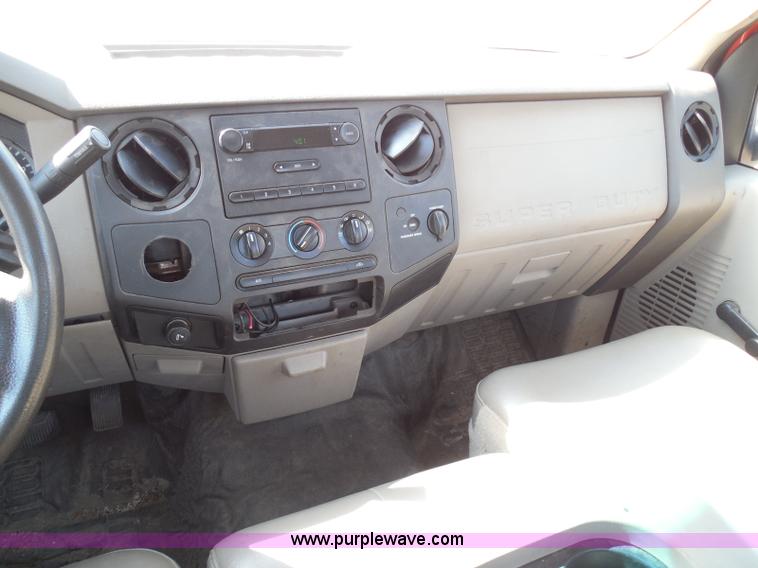 image for item E7955 2008 Ford F250 Super Duty XL pickup truck
