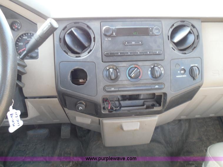 image for item E7955 2008 Ford F250 Super Duty XL pickup truck