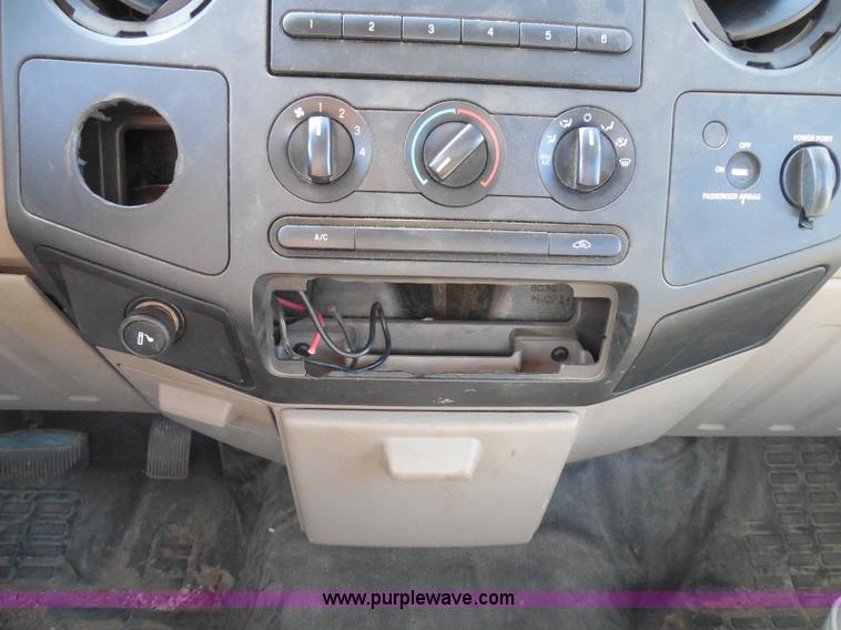 image for item E7955 2008 Ford F250 Super Duty XL pickup truck