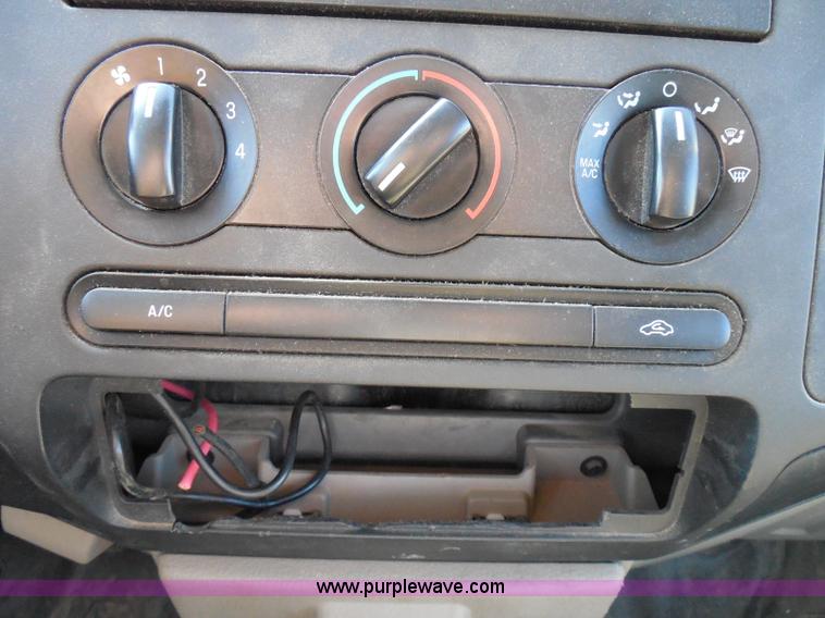 image for item E7955 2008 Ford F250 Super Duty XL pickup truck