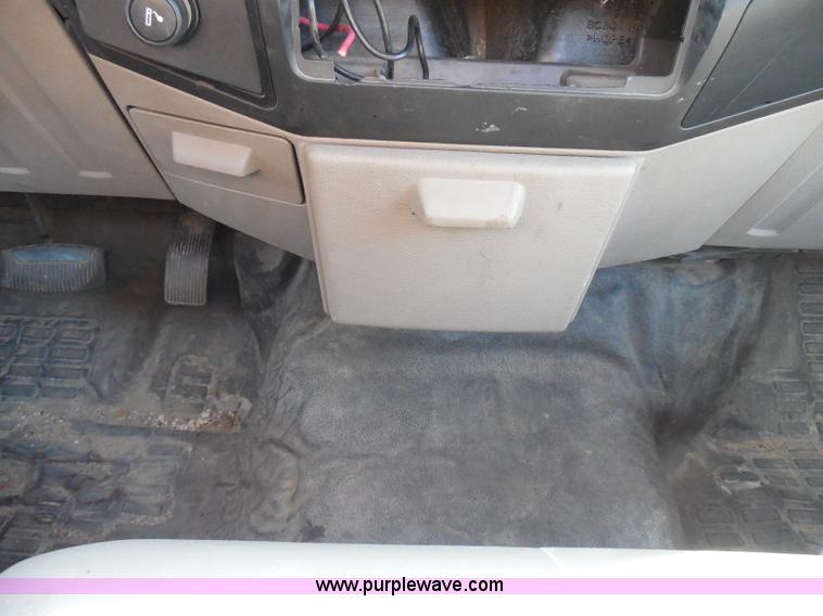 image for item E7955 2008 Ford F250 Super Duty XL pickup truck