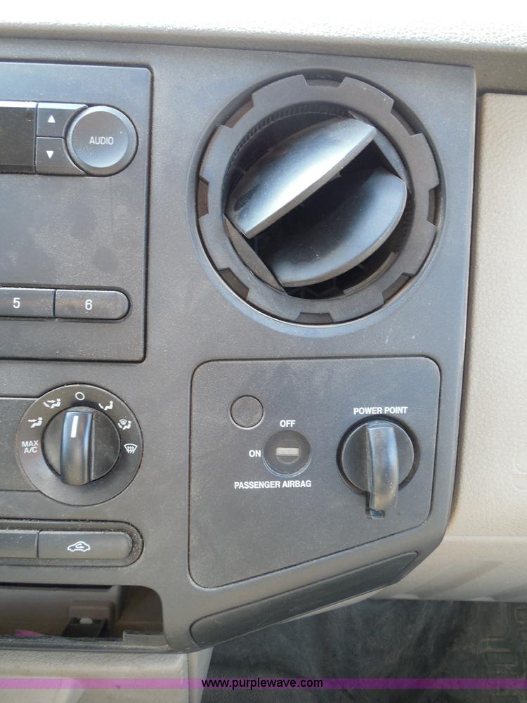 image for item E7955 2008 Ford F250 Super Duty XL pickup truck