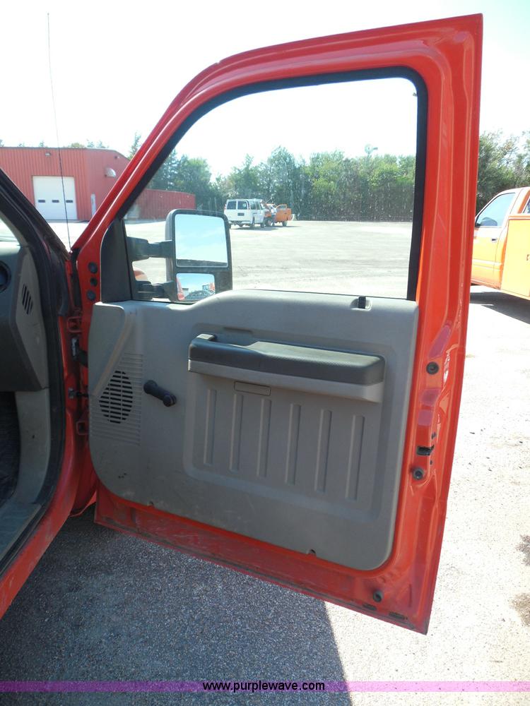 image for item E7955 2008 Ford F250 Super Duty XL pickup truck