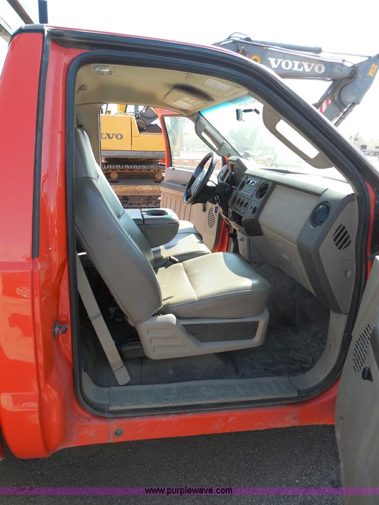 image for item E7955 2008 Ford F250 Super Duty XL pickup truck