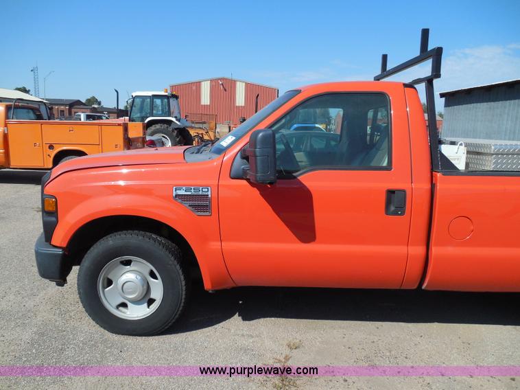 image for item E7955 2008 Ford F250 Super Duty XL pickup truck