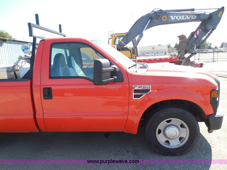 image for item E7955 2008 Ford F250 Super Duty XL pickup truck