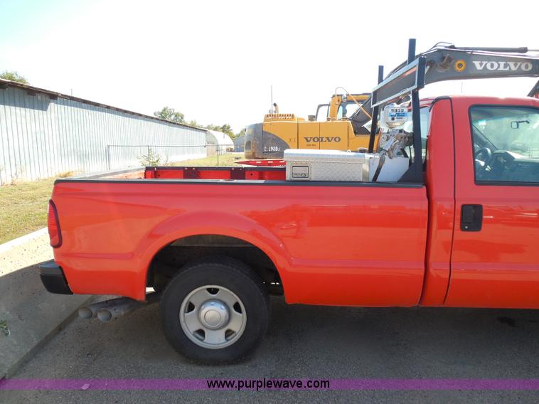 image for item E7955 2008 Ford F250 Super Duty XL pickup truck