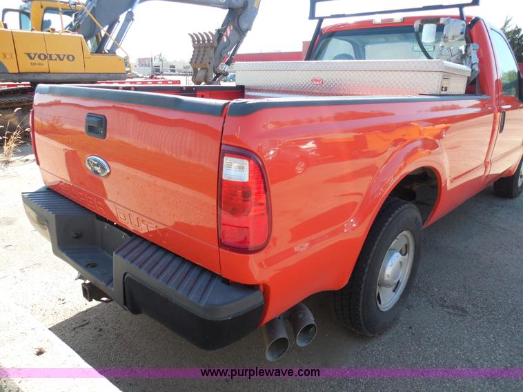 image for item E7955 2008 Ford F250 Super Duty XL pickup truck