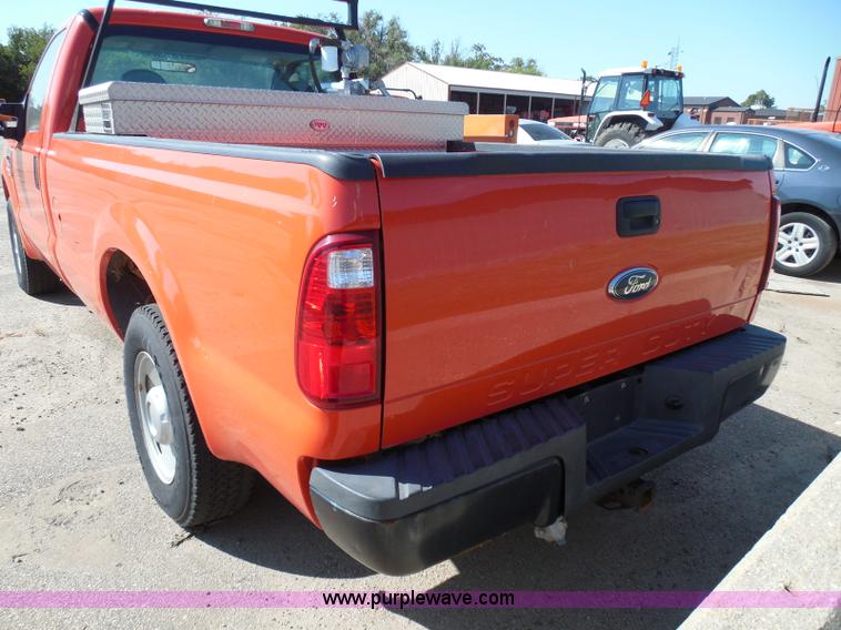 image for item E7955 2008 Ford F250 Super Duty XL pickup truck