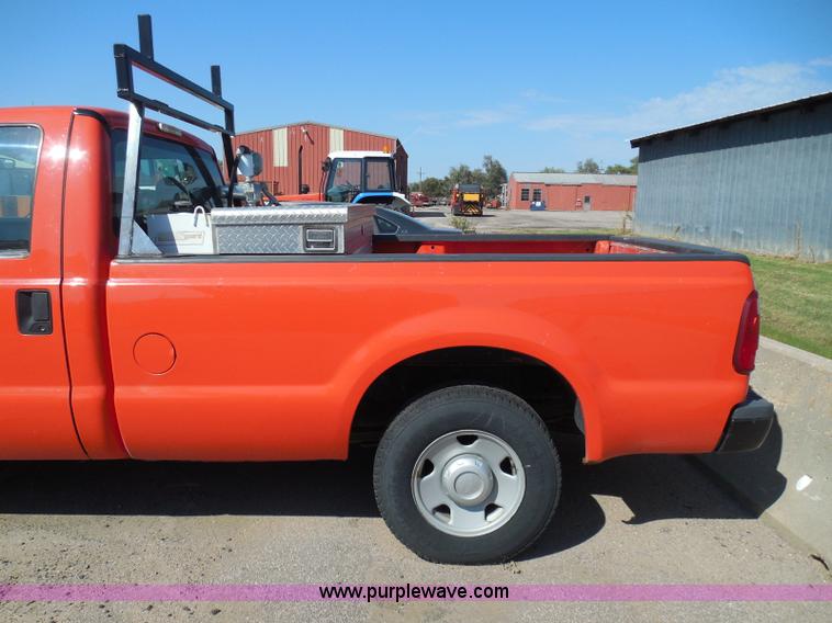 image for item E7955 2008 Ford F250 Super Duty XL pickup truck