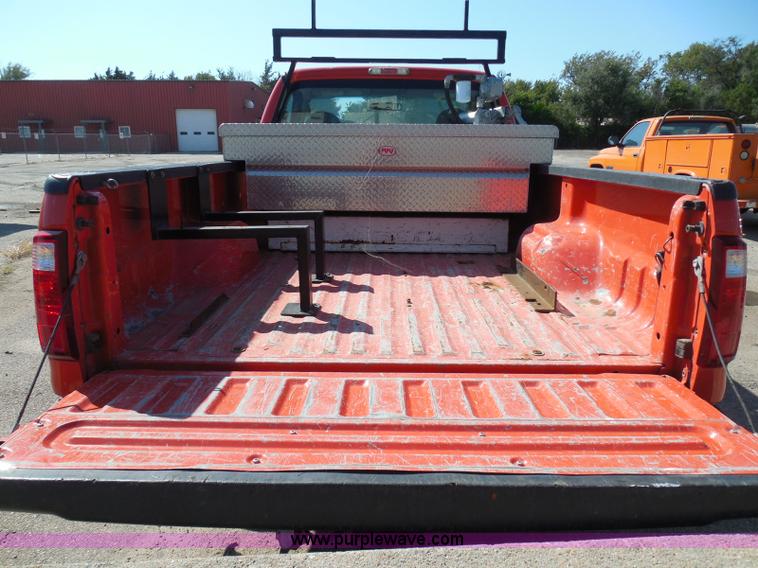 image for item E7955 2008 Ford F250 Super Duty XL pickup truck