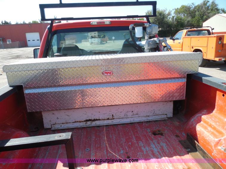 image for item E7955 2008 Ford F250 Super Duty XL pickup truck