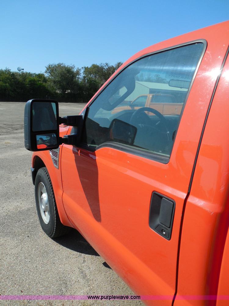 image for item E7955 2008 Ford F250 Super Duty XL pickup truck