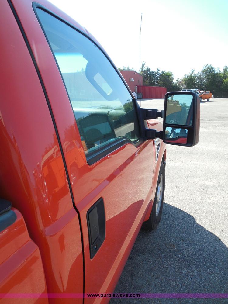 image for item E7955 2008 Ford F250 Super Duty XL pickup truck