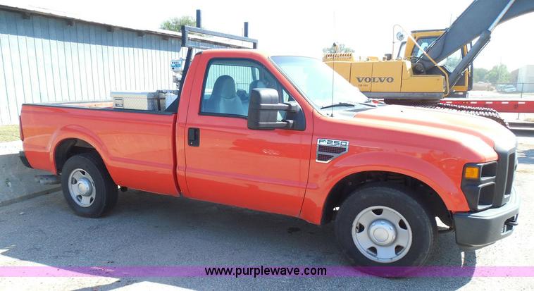 image for item E7955 2008 Ford F250 Super Duty XL pickup truck