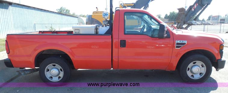image for item E7955 2008 Ford F250 Super Duty XL pickup truck