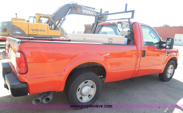 image for item E7955 2008 Ford F250 Super Duty XL pickup truck
