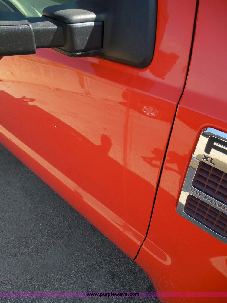 image for item E7955 2008 Ford F250 Super Duty XL pickup truck