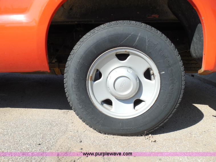 image for item E7955 2008 Ford F250 Super Duty XL pickup truck