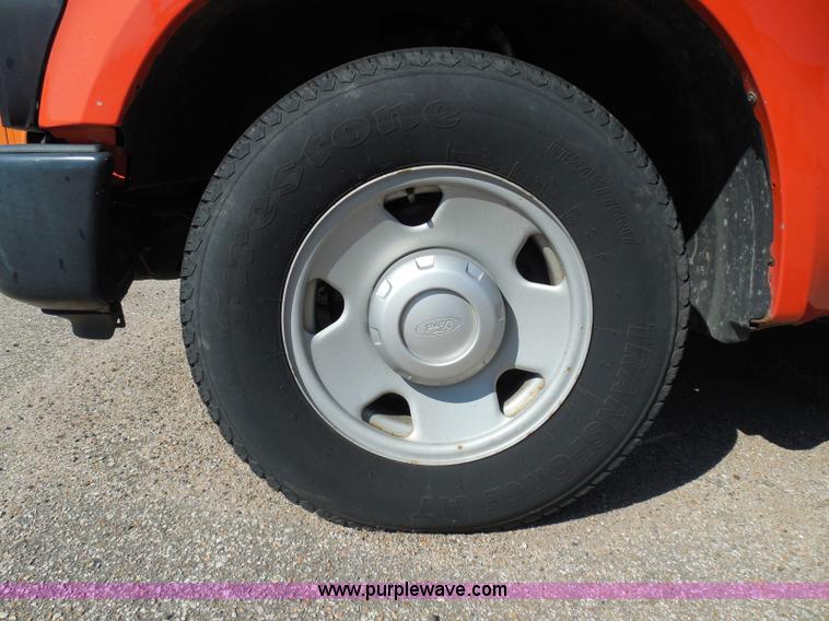 image for item E7955 2008 Ford F250 Super Duty XL pickup truck