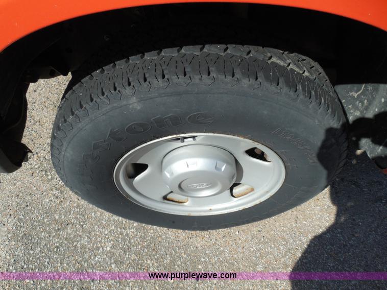 image for item E7955 2008 Ford F250 Super Duty XL pickup truck