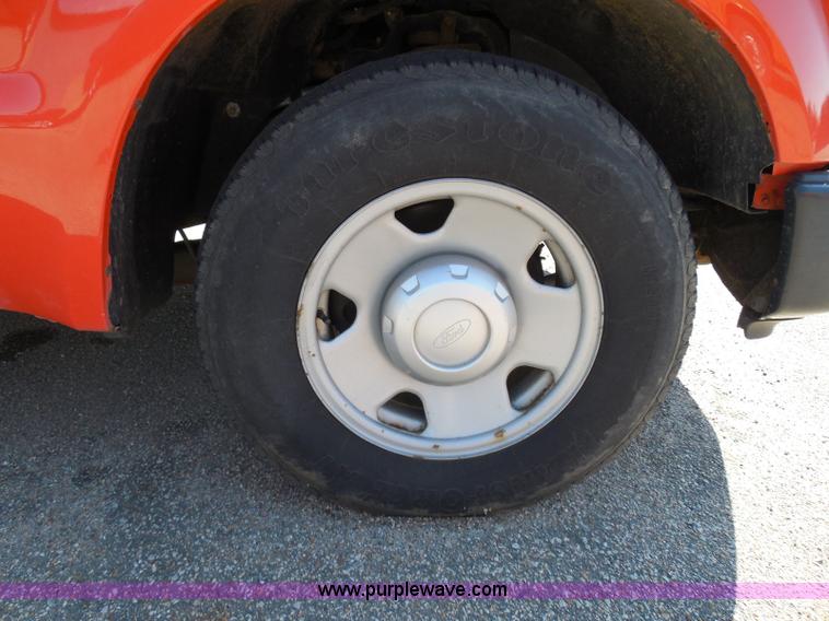 image for item E7955 2008 Ford F250 Super Duty XL pickup truck