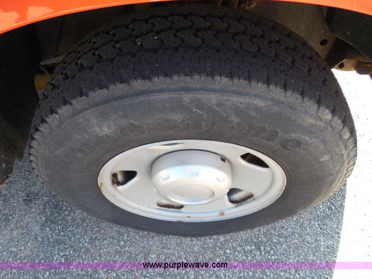 image for item E7955 2008 Ford F250 Super Duty XL pickup truck