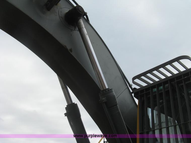 image for item E7957 2004 Volvo EC290B LC excavator