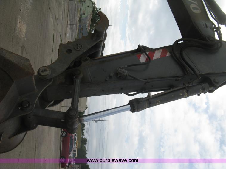 image for item E7957 2004 Volvo EC290B LC excavator