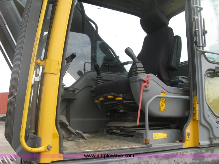 image for item E7957 2004 Volvo EC290B LC excavator