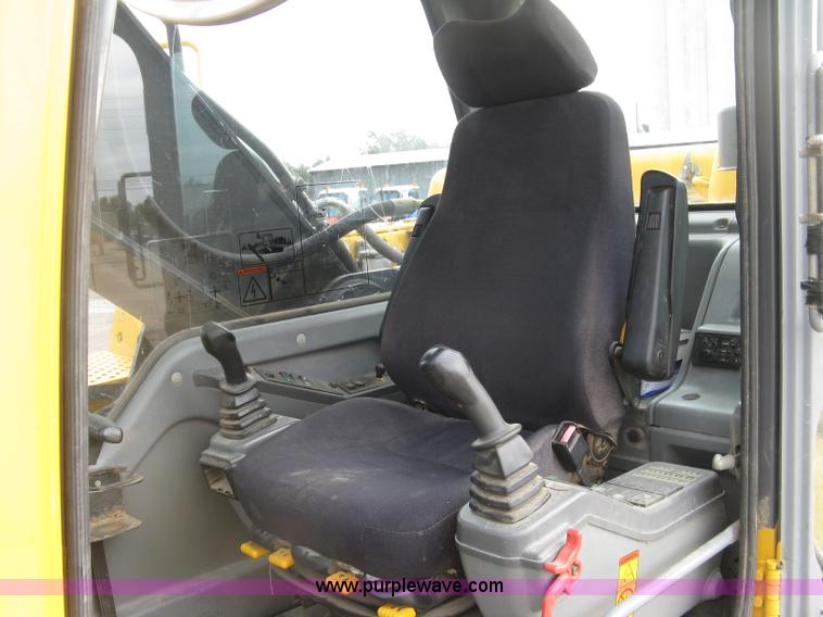 image for item E7957 2004 Volvo EC290B LC excavator